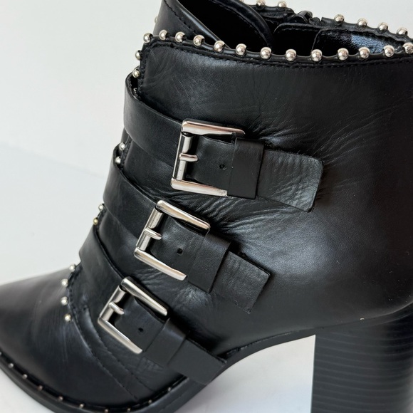 Steve Madden Edgy Black Leather Studded Block Heel Ankle Booties Sz 7 - Picture 13 of 16